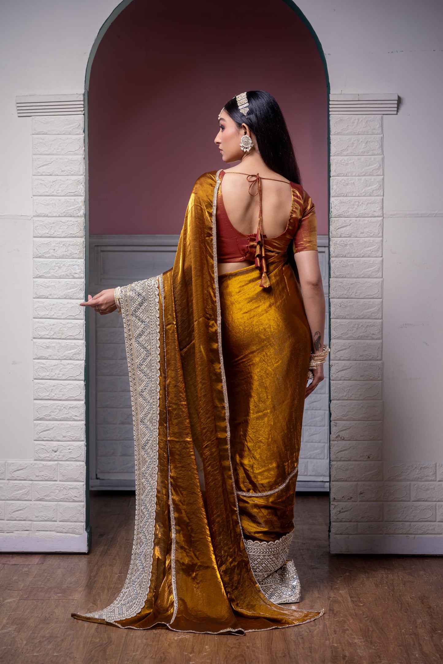 Majestic Gold Opulence Handcrafted Silk Saree – A Royal Blend of Tradition & Luxury